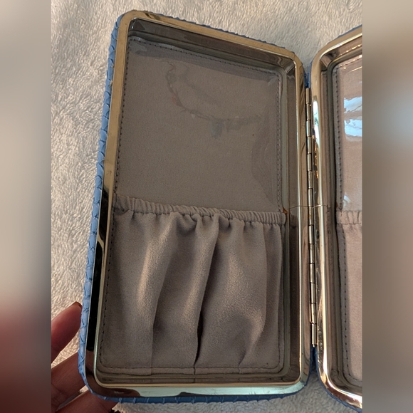 Trish McEvoy Blue Reptile Make-up/ Brushes Hardcase - Picture 9 of 14